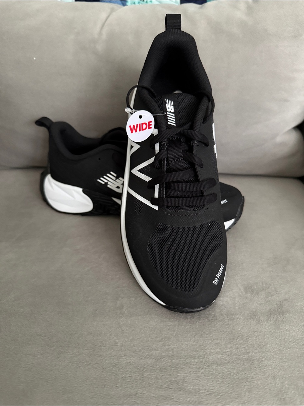 Kids New Balance Black and White Athletic Sneakers 4 Wide
